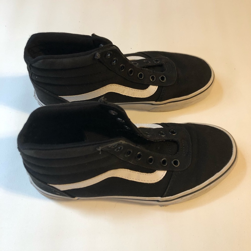 ⭐️ CLASSIC HIGH TOP BLACK VANS ⭐️